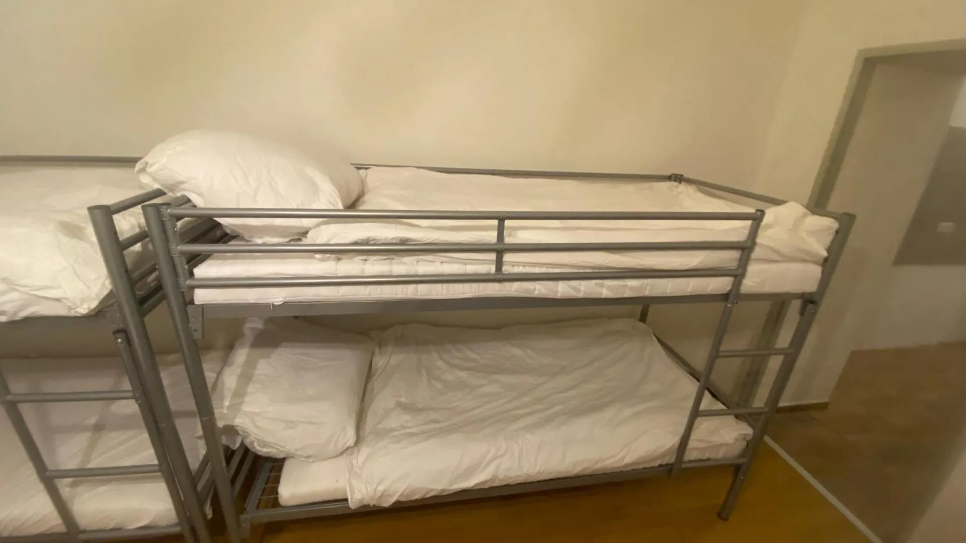Cheap Apartment For 8 People. Vienna. 10Th District