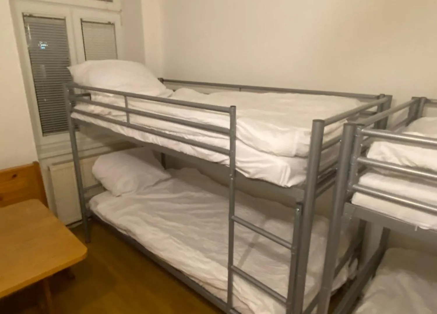 Cheap Apartment For 8 People. Vienna. 10Th District  Вена